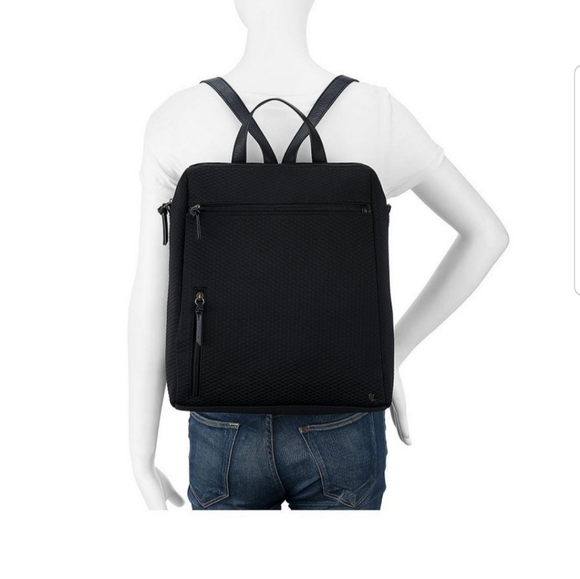 Backpack - Picture 3 of 4